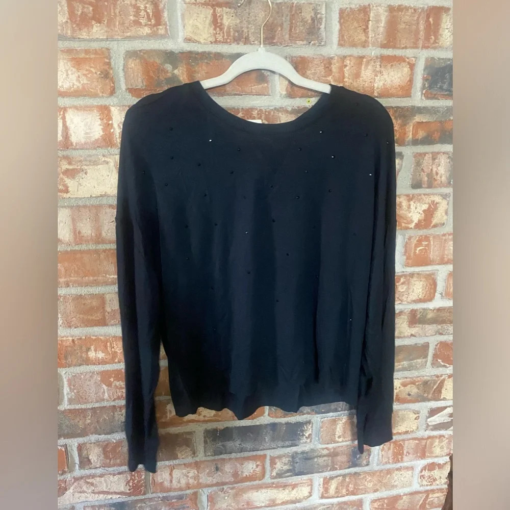 Buckle white crow embellished top